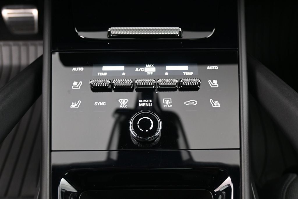Certified 2024 Porsche Cayenne S AWD/4WD image 18