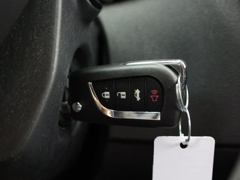 Used 2021 Toyota Corolla LE FWD image 22
