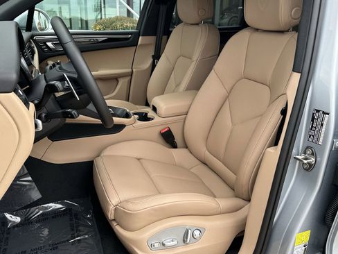 Certified 2026 Porsche Macan image 5