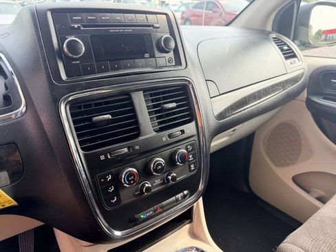 Used 2013 Dodge Grand Caravan SXT FWD image 12