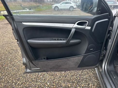 Used 2008 Porsche Cayenne Turbo image 9