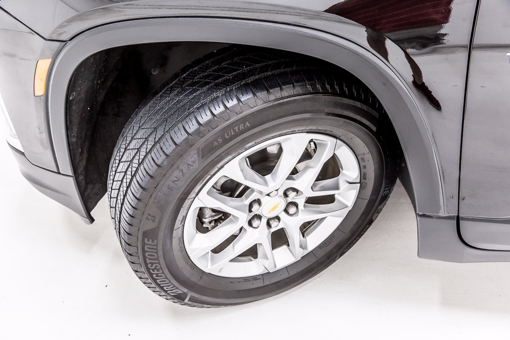 Used 2023 Chevrolet Traverse LS w/ Safety Package FWD image 12