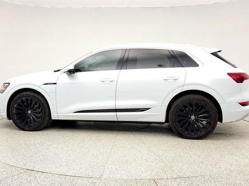 Used 2019 Audi e-tron Prestige w/ Prestige Package image 8