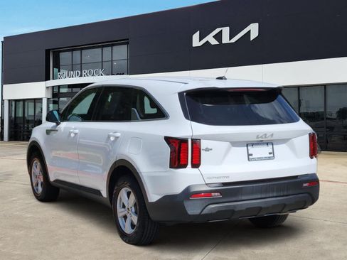 Certified 2023 Kia Sorento LX FWD image 5