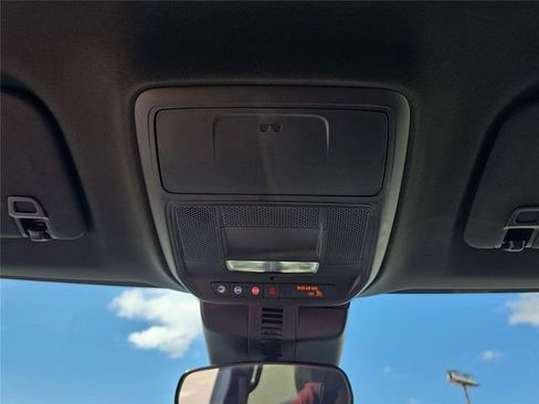 Used 2025 Chevrolet Traverse LT FWD image 26