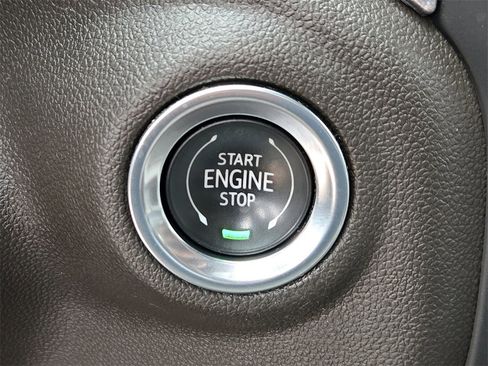 Used 2020 GMC Sierra 1500 SLE w/ SLE Value Package image 24