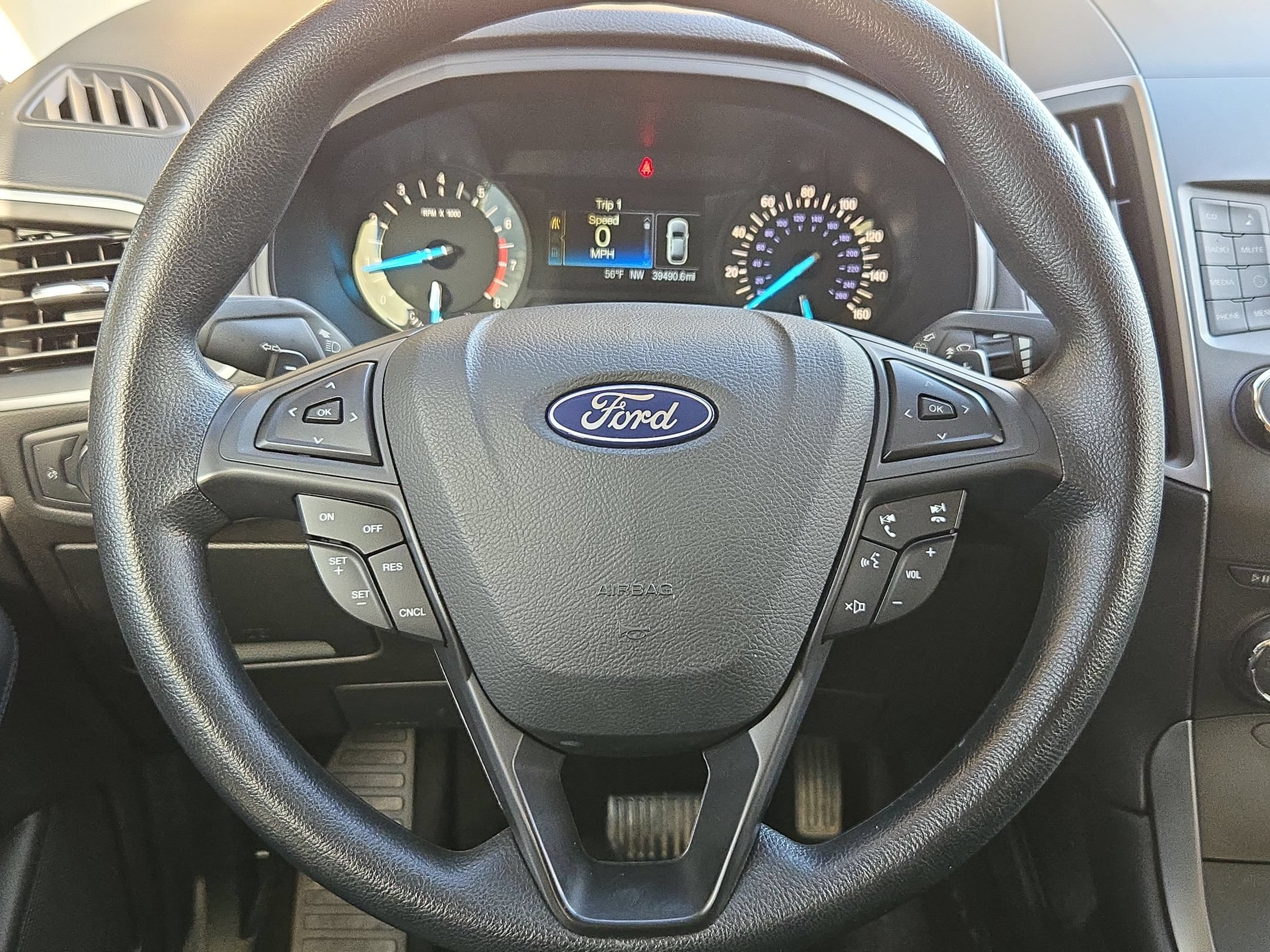 Used 2018 Ford Edge SE FWD image 20