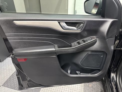 Used 2021 Ford Escape SE image 13