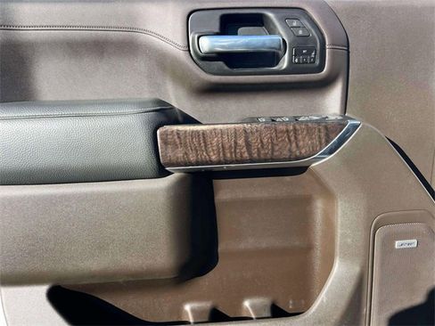Used 2022 GMC Sierra 3500 Denali w/ Denali Ultimate Package image 17