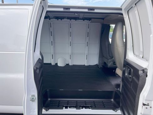 Used 2023 Chevrolet Express 2500 Extended image 8