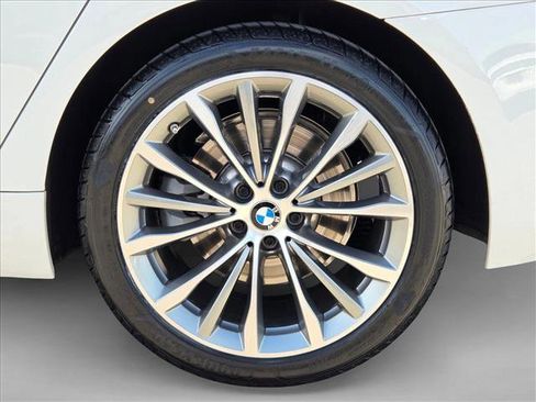 Certified 2023 BMW 530i w/ Convenience Package image 25