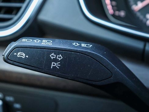 Used 2023 Audi Q5 2.0T Premium w/ Convenience Package image 32