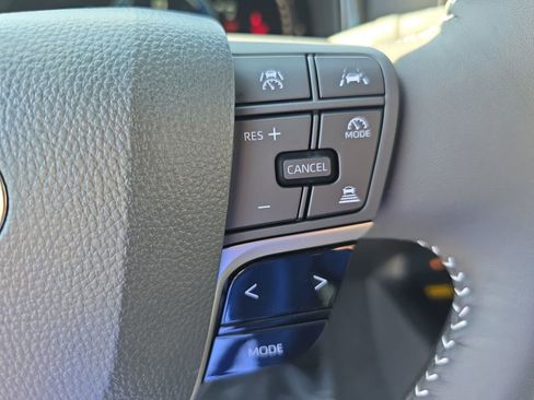 Used 2025 Toyota Camry SE image 19