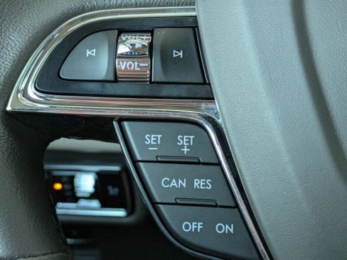Used 2023 Lincoln Nautilus AWD w/ Premium Package image 25