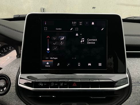 Used 2025 Jeep Compass Latitude image 29