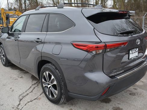 Used 2023 Toyota Highlander XLE image 7