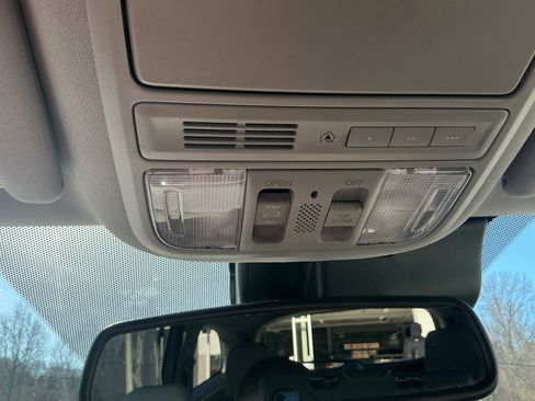 Used 2017 Honda Pilot Touring image 23