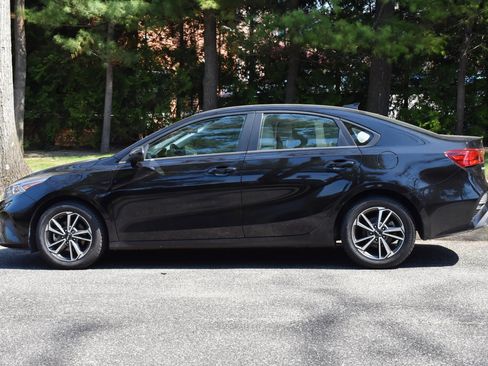 Used 2022 Kia Forte LXS FWD image 5