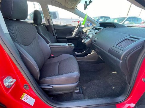 Used 2017 Toyota Prius V Five image 11