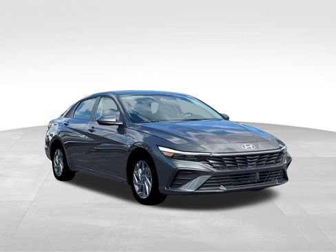 Used 2026 Hyundai Elantra Hybrid w/ Cargo Package FWD image 13