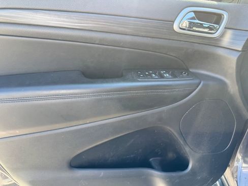 Used 2020 Jeep Grand Cherokee Laredo w/ 18" Wheel & 8.4" Radio Group image 10