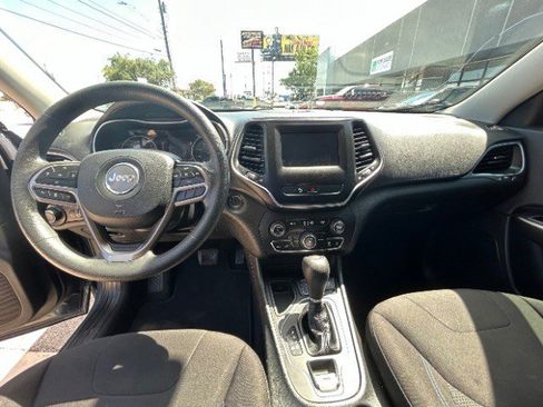 Used 2020 Jeep Cherokee Latitude image 18