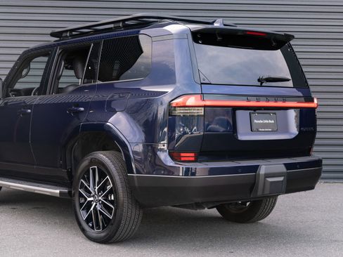 Used 2025 Lexus GX 550 w/ Accessory Package (31) image 9