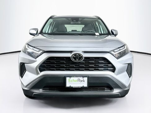 Used 2025 Toyota RAV4 XLE AWD/4WD image 2