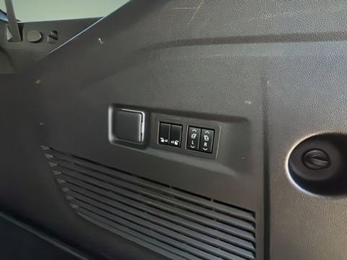 Used 2023 Chevrolet Suburban RST w/ Sport Performance Package image 38