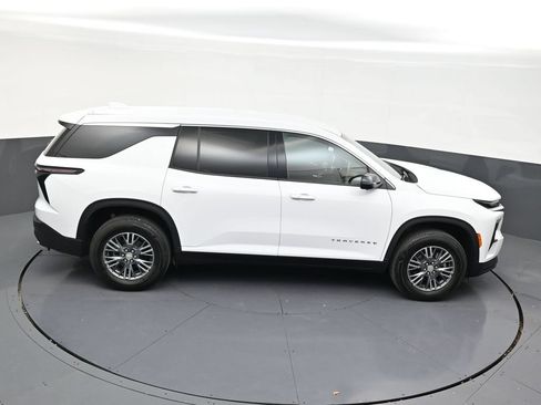 Used 2025 Chevrolet Traverse LT FWD image 14