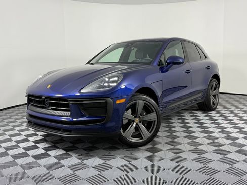 New 2025 Porsche Macan image 1