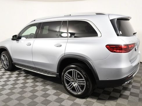 Used 2024 Mercedes-Benz GLS 450 4MATIC image 3