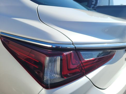 Used 2021 Lexus ES 350 Ultra Luxury w/ Accessory Package 2 FWD image 10