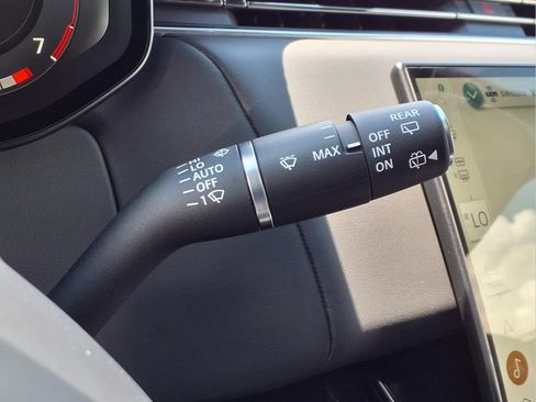 Used 2025 Land Rover Range Rover Sport AWD/4WD image 25