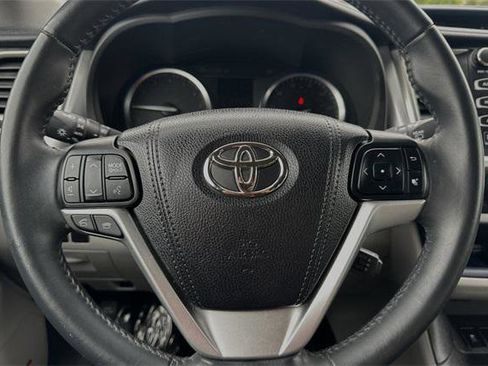 Certified 2016 Toyota Highlander Limited image 29
