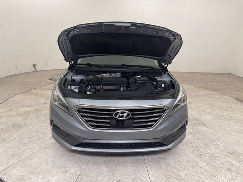 Used 2015 Hyundai Sonata Limited w/ Option Group 06 FWD image 9
