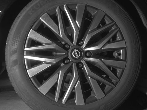 Used 2025 Nissan Altima 2.5 SV FWD image 18