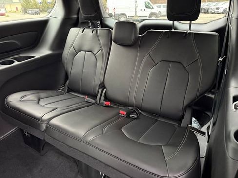 New 2026 Chrysler Pacifica Select image 9