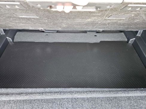 Used 2018 Nissan Rogue SV image 29