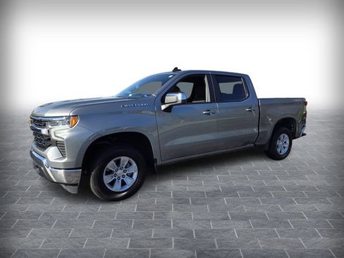Used 2025 Chevrolet Silverado 1500 LT AWD/4WD image 3