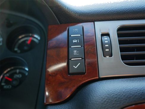 Used 2013 Chevrolet Tahoe LT w/ Luxury Package image 25