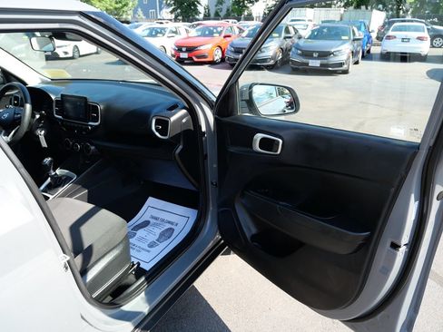 Used 2020 Hyundai Venue SE FWD image 20