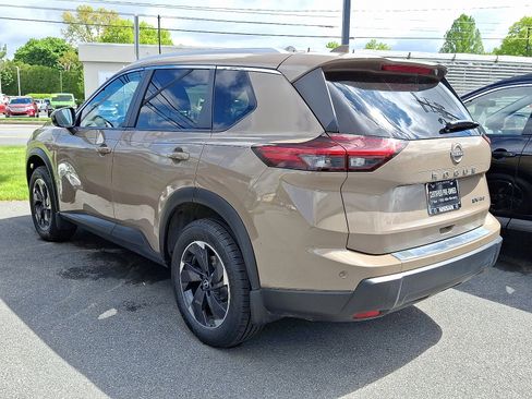 Certified 2024 Nissan Rogue SV w/ SV Premium Package AWD/4WD image 3