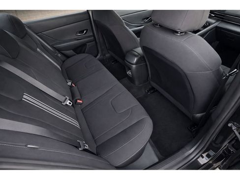 Used 2025 Hyundai Elantra Sport image 18