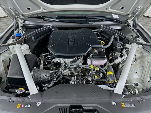 Used 2025 Genesis G70 2.5T image 32