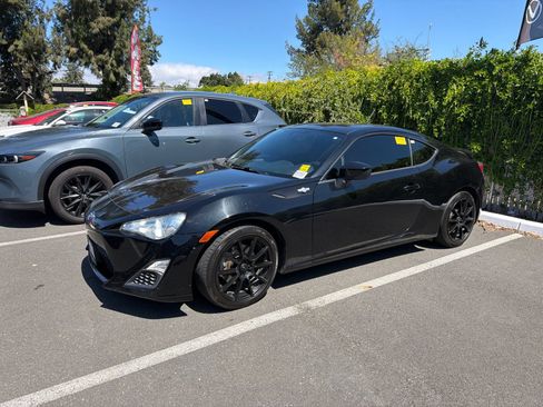 Used 2014 Scion FR-S RWD image 4