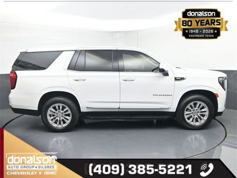 Used 2022 GMC Yukon SLT w/ SLT Premium Package image 2