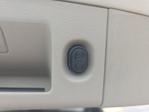 Used 2015 Cadillac Escalade Premium image 13