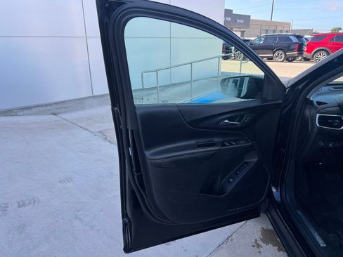 Used 2023 Chevrolet Equinox Premier AWD/4WD image 11