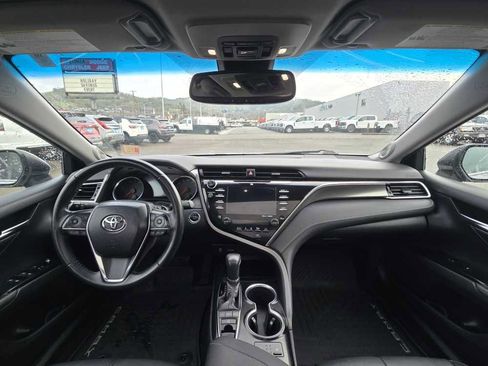 Used 2018 Toyota Camry XSE image 15